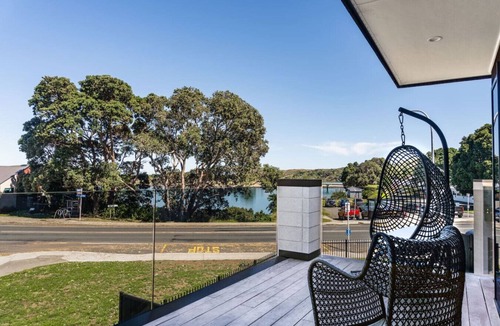 Raglan House | Harbourview Haven Harbour View Walk To Town