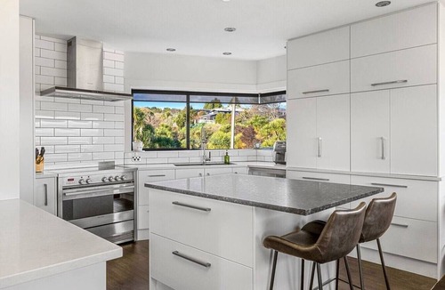 Waipahihi House | Harvey Heights Retreat