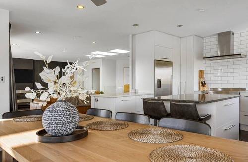 Waipahihi House | Harvey Heights Retreat