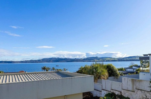 Waipahihi House | Harvey Heights Retreat