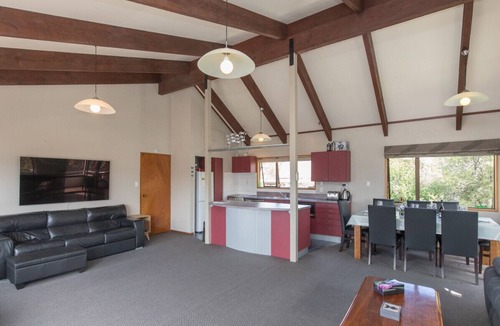 Wanaka Cottage | Haven by The Lake - Wanaka Holiday Home