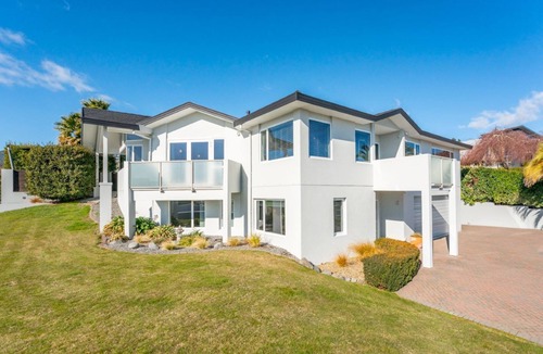Waipahihi House | Haven @ the Heights