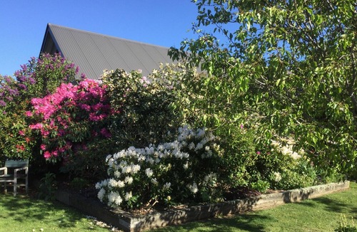 Wanaka Cottage | Hawea River Retreat. Magnificent private location,walking track at our gate.