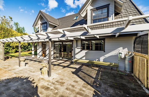 Kerikeri House | Hawkings Lodge - Kerikeri Holiday home