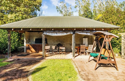 Kerikeri House | Hawkings Lodge - Kerikeri Holiday home