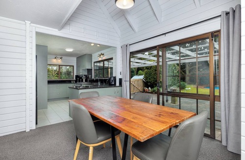 Kerikeri House | Hawkings Lodge - Kerikeri Holiday home