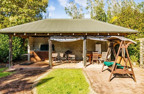 Kerikeri House | Hawkings Lodge - Kerikeri Holiday home