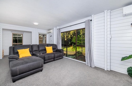 Kerikeri House | Hawkings Lodge - Kerikeri Holiday home