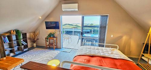 Ratana Apartment | Hawkstone Hideaway - Your Peaceful Getaway