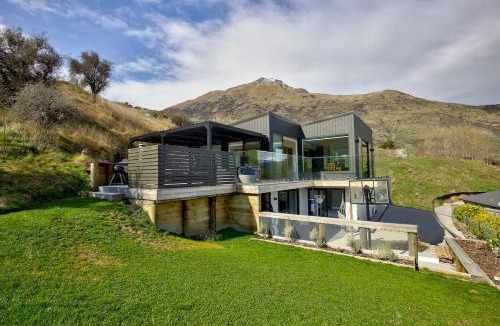 Lower Shotover House | Heaven on Noble - Swimming Pool - Luxury Family Home
