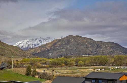 Lower Shotover House | Heaven on Noble - Swimming Pool - Luxury Family Home