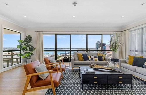 Auckland Central Business District Apartment | Heritage Penthouse with Rooftop Pool & Balcony