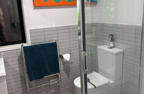 Titirangi Bed & Breakfast | Heritage reserve hideaway.Bush all around. One Bed-ground floor of our home