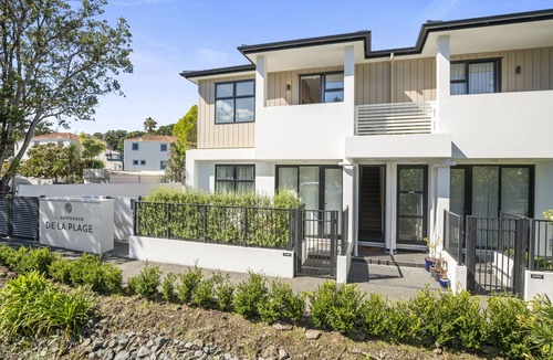 Orewa House | HIBISCUS HAVEN - OREWA HOLIDAY APARTMENT, family friendly in Orewa