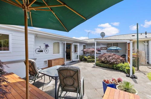 Hamilton Apartment | Hidden Gem | Private & Dog-Friendly