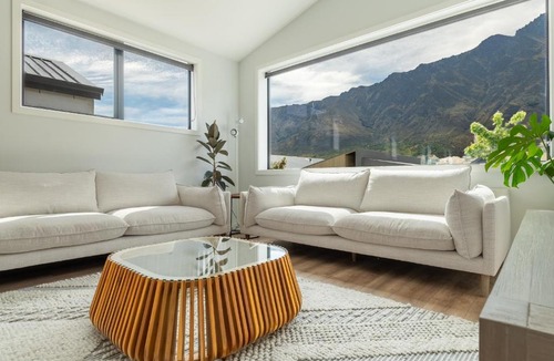 Kawarau Falls House | Hidden Gem Special Offer Sleeps 6