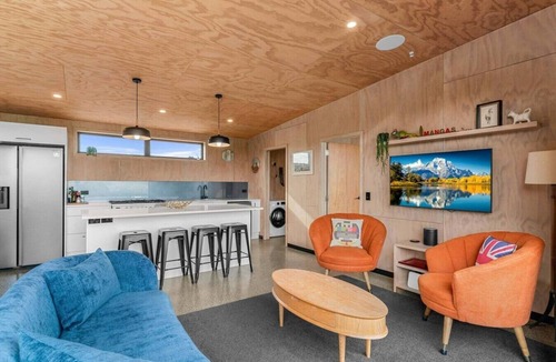 Mangawhai House | Hidden Treasure in Mangawhai Village + EV charger