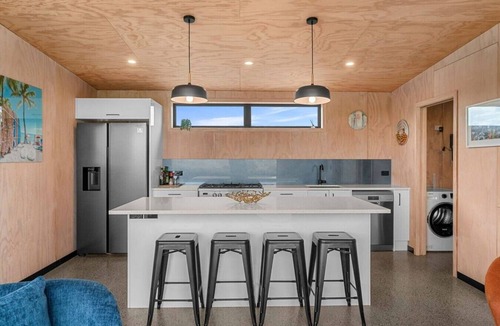 Mangawhai House | Hidden Treasure in Mangawhai Village + EV charger