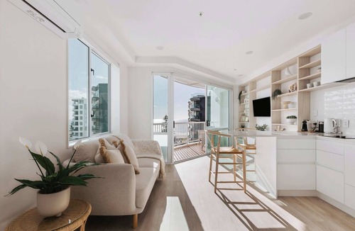 Mount Maunganui Apartment | High Rise Luxury Studio, Views & Pool