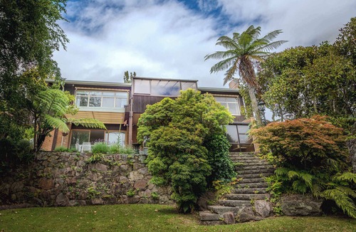 Lynmore House | Highfield on High - Spa Pool, Walk to Redwoods