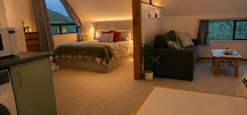 Wellington Region Apartment | Hill Top Hideaway - Self Contained Guest Suite with Private Spa