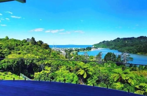 Whangamata House | Hill top sanctuary Whangamata