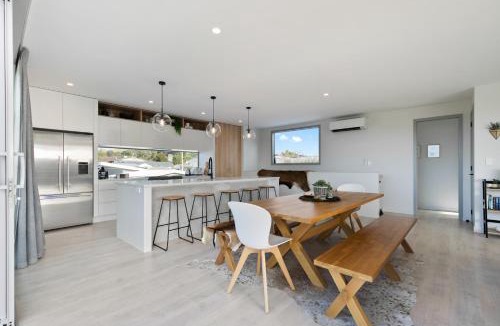 Raglan House | Hillside Haven, Design-led Beach Escape