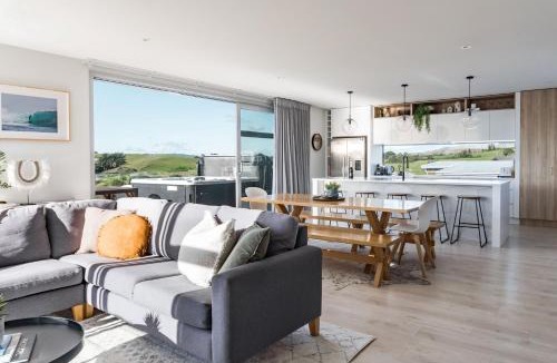 Raglan House | Hillside Haven, House and Unit, Spa Pool