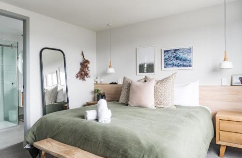 Raglan House | Hillside Haven, House and Unit, Spa Pool