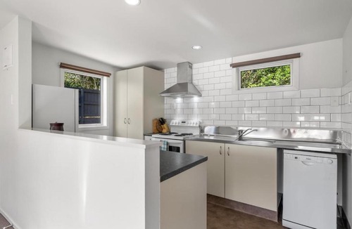 Picton House | Hillside Retreat 2BR Home with Views & Parking