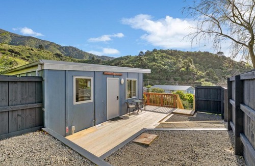 Picton House | Hillside Retreat 2BR Home with Views & Parking