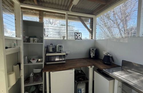Bay of Plenty Region Cabin | Hilltop farm cabin, private deck & sweeping views, 10 mins to Ōhope Beach
