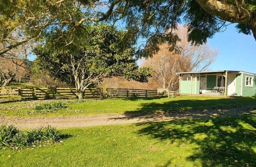 Bay of Plenty Region Cabin | Hilltop farm cabin, private deck & sweeping views, 10 mins to Ōhope Beach