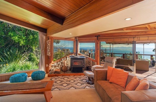 Britannia Heights House | Hilltop Ocean Views - Twin Outdoor Baths & Pool