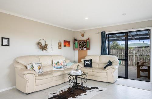 Himatangi Beach House | Himatangi Kiwi Bach - Himatangi Beach Holiday Home