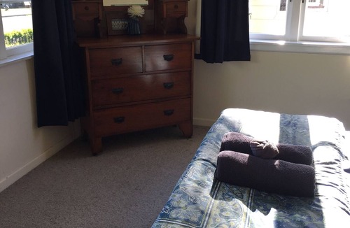 Reefton House | Historic Family Villa . Listen to the birds and river!