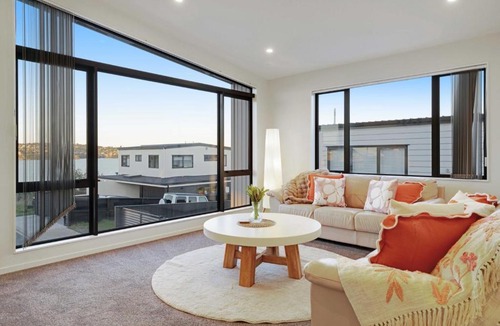 Hobsonville House | Hobsonville Family 5BR Sanctuary with Waterviews