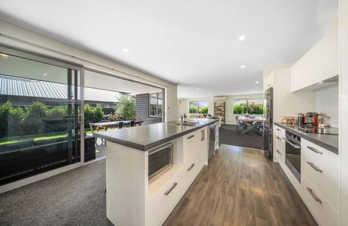 Te Anau House | Homely vibe, 200m walk to Lake