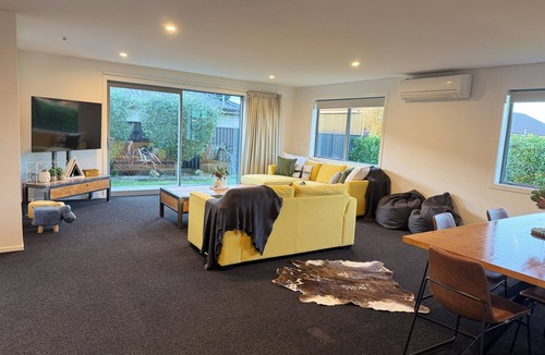 Te Anau House | Homely vibe, 200m walk to Lake