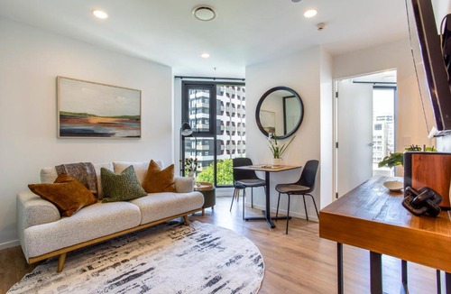 Newton Apartment | Honeycomb by Homello