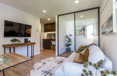 Newton Apartment | ⭐ Honeycomb by Homello ⭐ | Brand New Furnishings | Central Auckland Stay