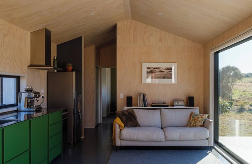 Horopito Cottage | Horopito Hut with stunning views of Mount Ruapehu