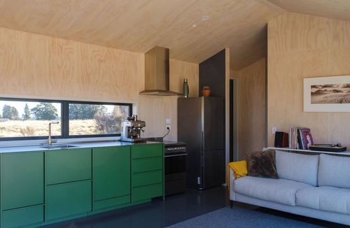 Horopito Cottage | Horopito Hut with stunning views of Mount Ruapehu
