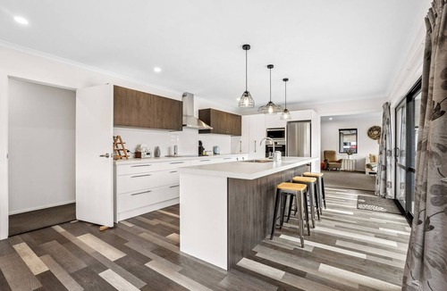 Lowburn House | Hosking Haven - Cromwell Holiday Home