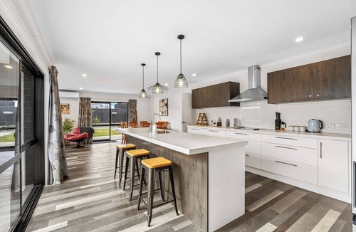 Lowburn House | Hosking Haven - Cromwell Holiday Home
