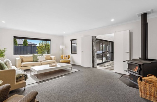 Lowburn House | Hosking Haven - Cromwell Holiday Home