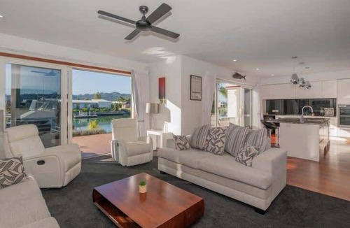 Whitianga House | Hosts on the Coast Boost Morale on the Canal