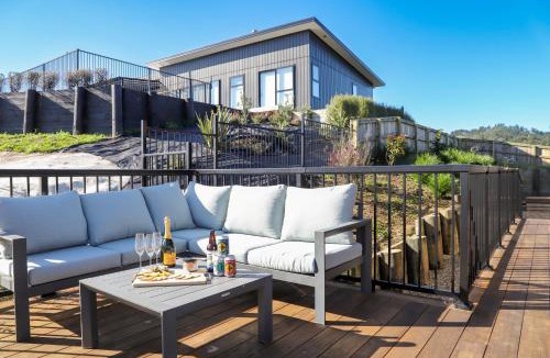 Cooks Beach House | Hosts on the Coast Cooks Coastal Comfort