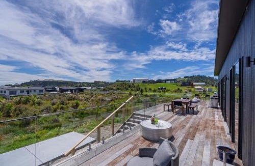 Cooks Beach House | Hosts on the Coast - Leighs' Luxury Retreat