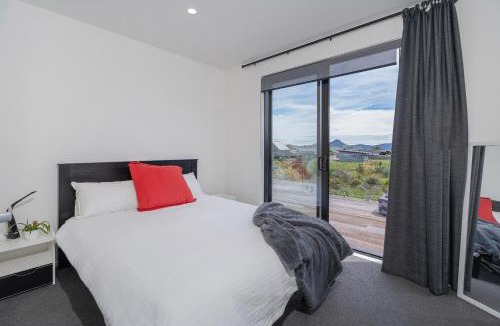 Cooks Beach House | Hosts on the Coast - Leighs' Luxury Retreat